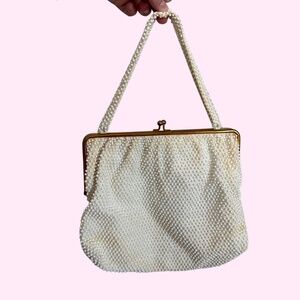 1950s Style Pearl Kisslock Shoulder Bag